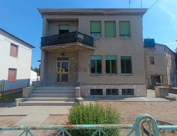 casa indipendente in vendita a Bondeno