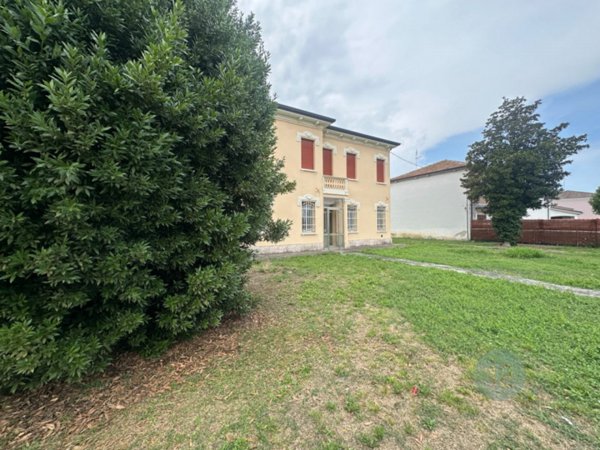casa indipendente in vendita a Bondeno