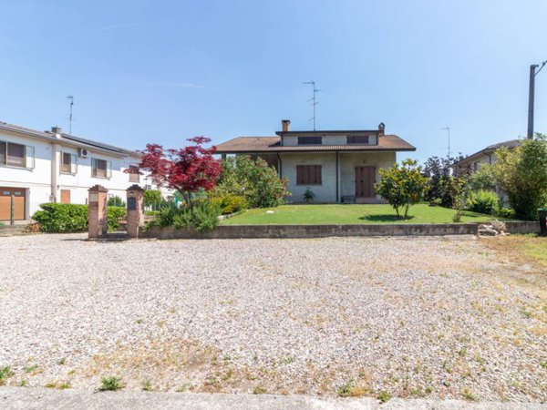 casa indipendente in vendita a Bondeno