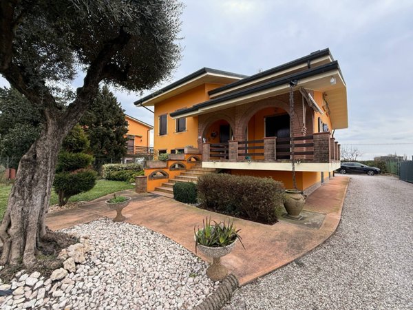casa indipendente in vendita a Bondeno