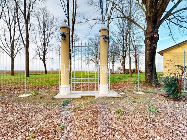 casa indipendente in vendita a Bondeno