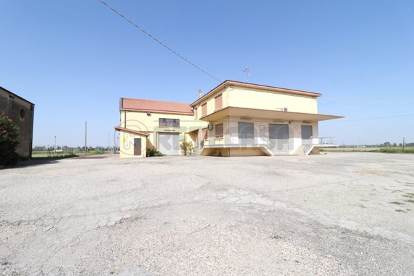 casa indipendente in vendita a Bondeno
