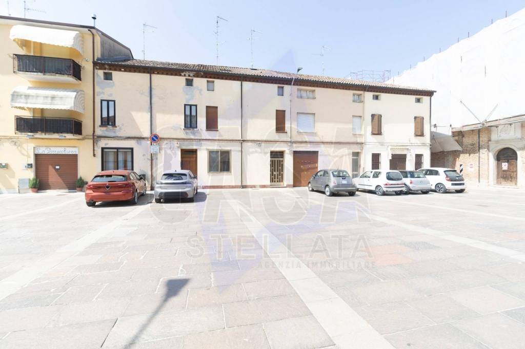 casa indipendente in vendita a Bondeno