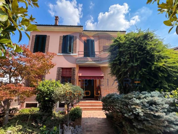 casa indipendente in vendita a Bondeno