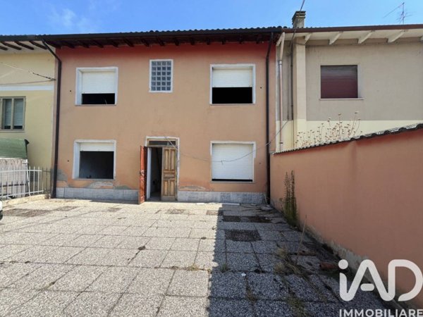 casa indipendente in vendita a Bondeno