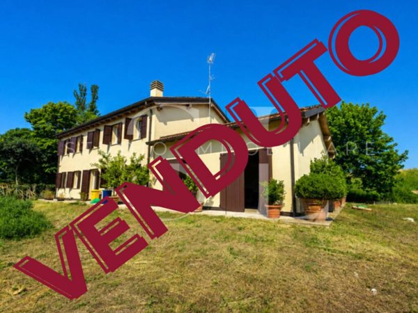 casa indipendente in vendita a Bondeno
