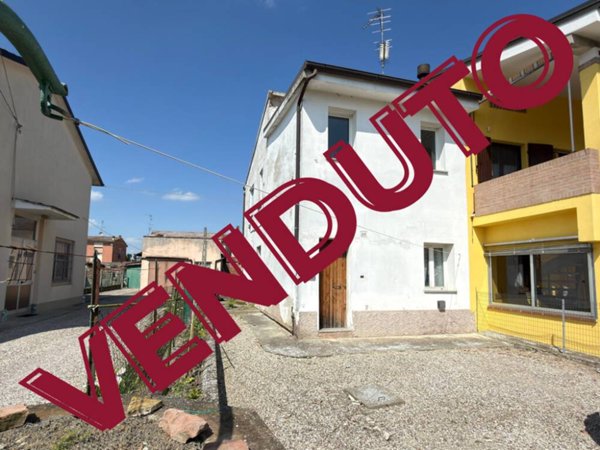 casa indipendente in vendita a Bondeno