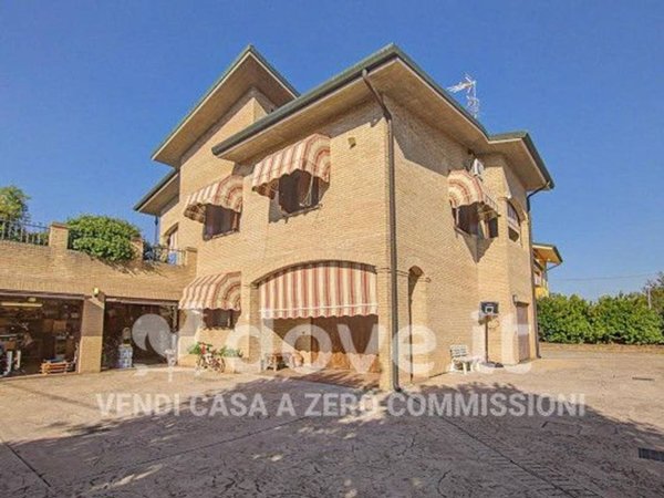 casa indipendente in vendita a Bondeno