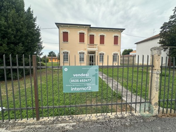 casa indipendente in vendita a Bondeno