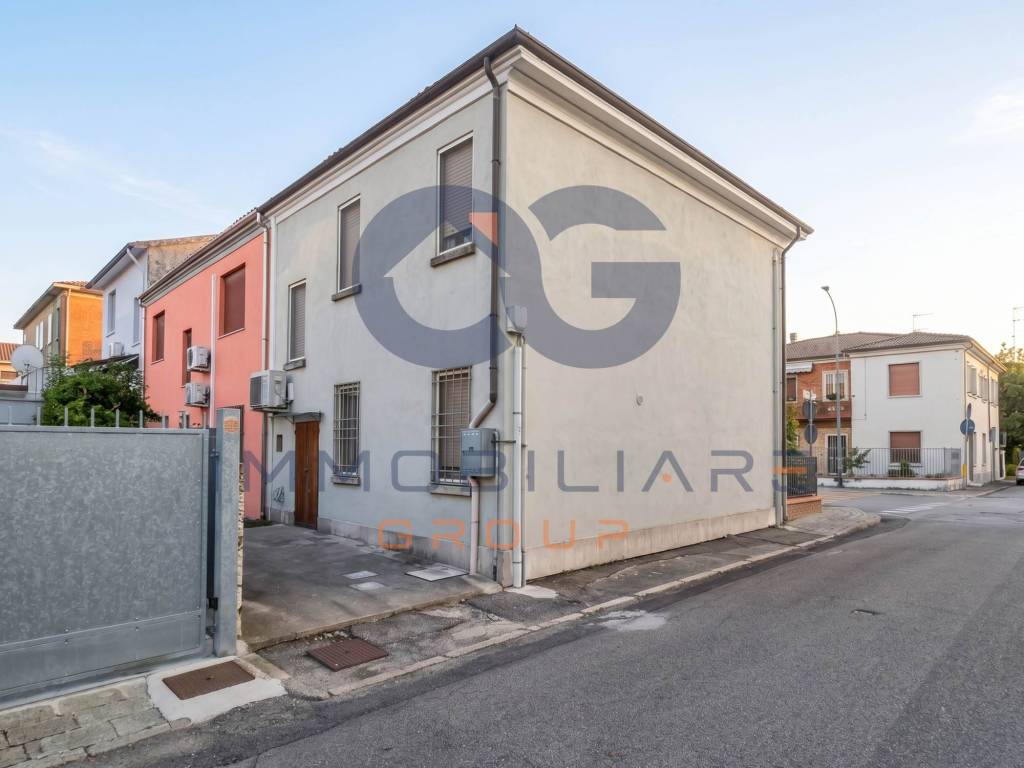 casa indipendente in vendita a Bondeno