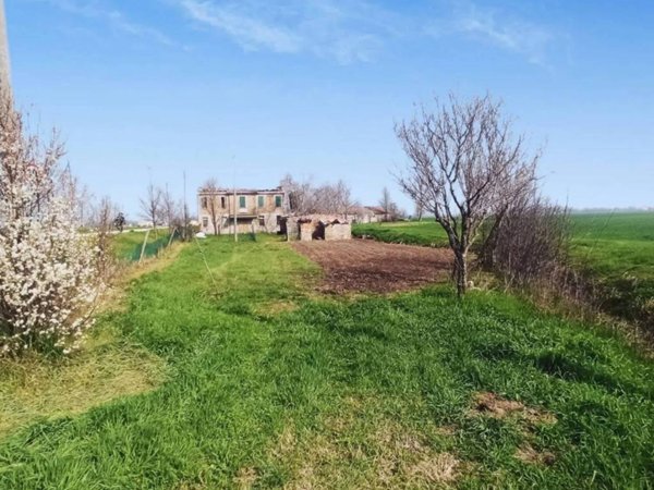casa indipendente in vendita a Bondeno
