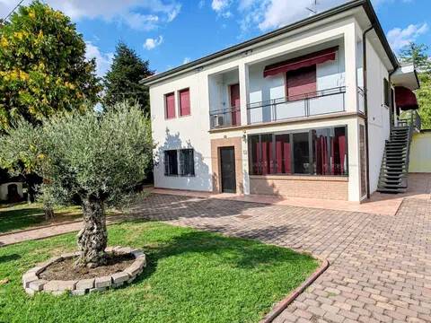 casa indipendente in vendita a Bondeno