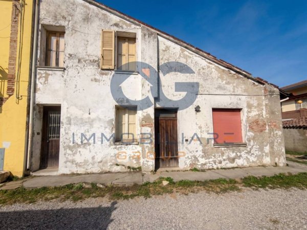 casa indipendente in vendita a Bondeno