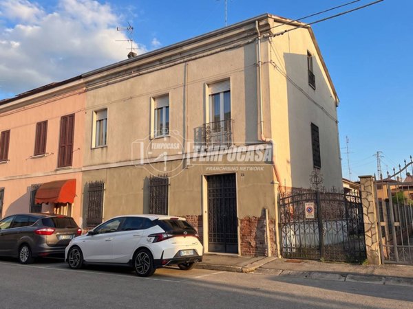 casa indipendente in vendita a Bondeno