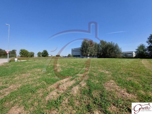 terreno agricolo in vendita a Cento in zona Renazzo