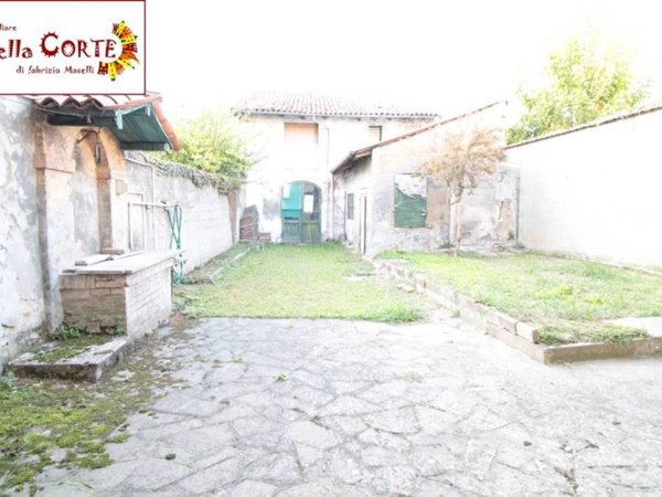 casa indipendente in vendita a Cento