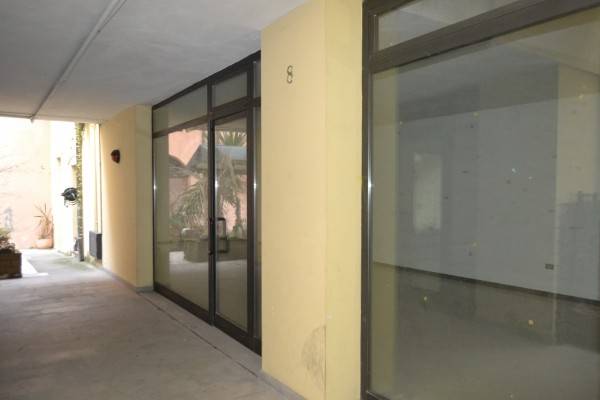 negozio in vendita a Cento