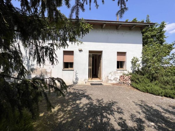 negozio in vendita a Cento