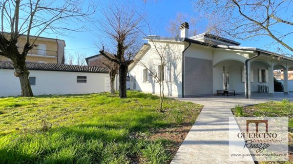 casa indipendente in vendita a Cento in zona Alberone