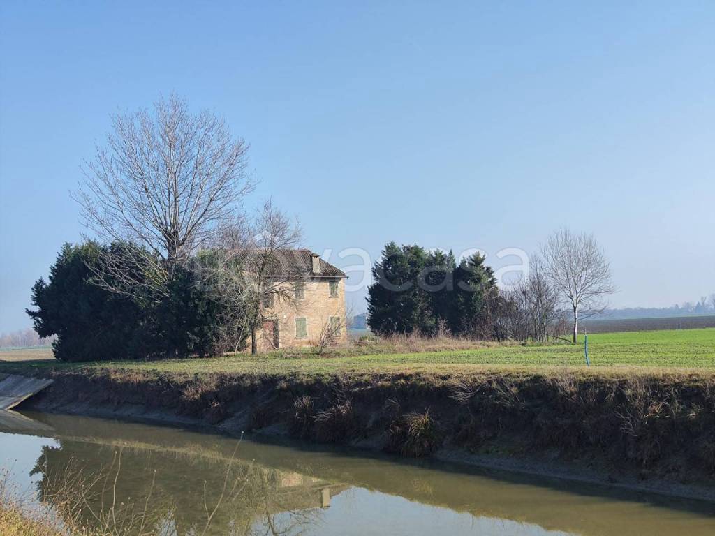 casa indipendente in vendita a Cento in zona Renazzo