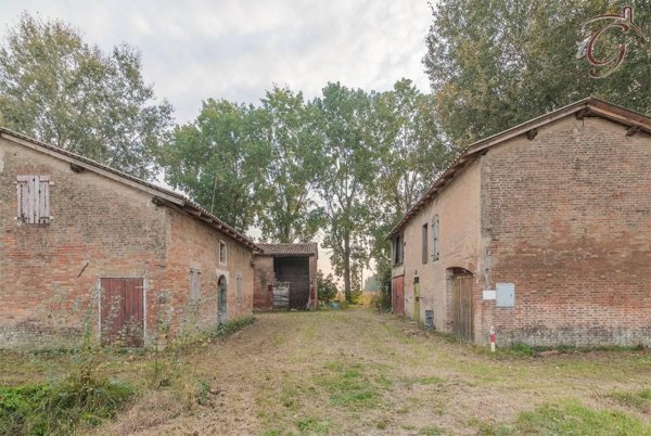 appartamento in vendita a Cento in zona Alberone
