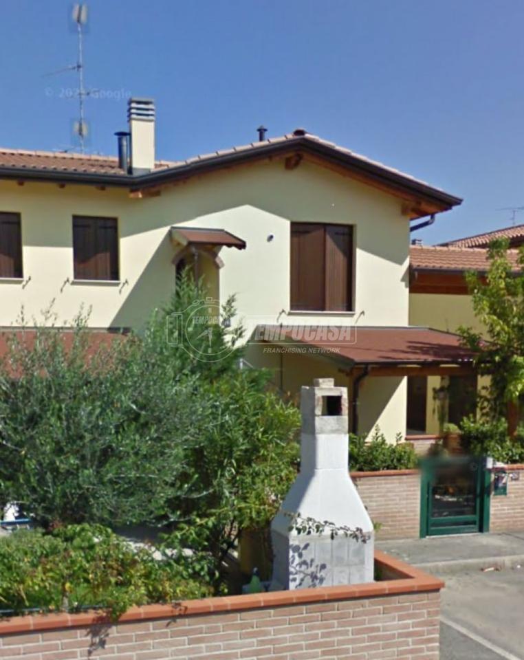 casa indipendente in vendita a Cento in zona Renazzo