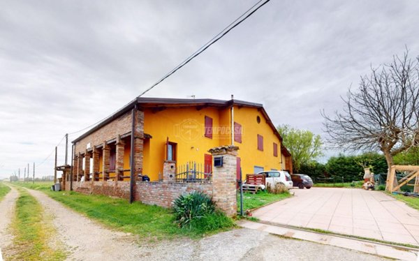 appartamento in vendita a Cento in zona Molino Albergati