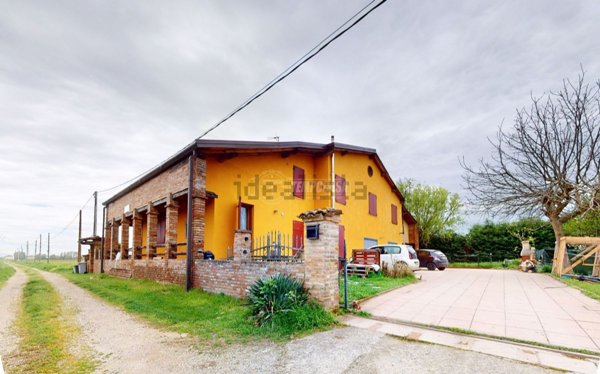 appartamento in vendita a Cento in zona Molino Albergati
