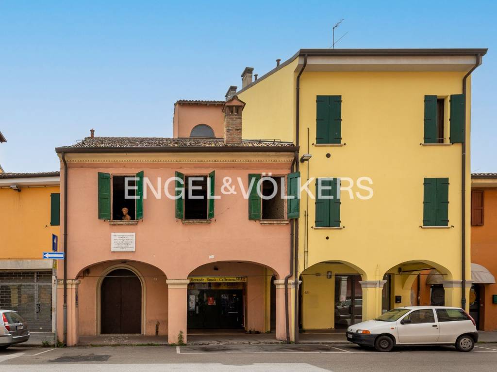 casa indipendente in vendita a Cento