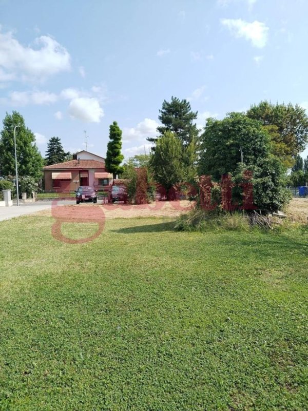 casa indipendente in vendita a Cento