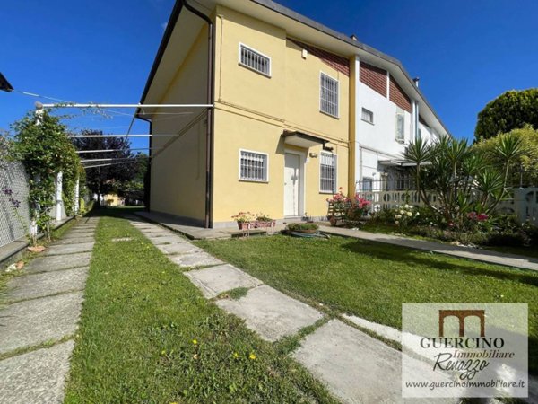 casa indipendente in vendita a Cento in zona Casumaro