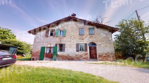 casa indipendente in vendita a Cento