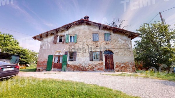 casa indipendente in vendita a Cento