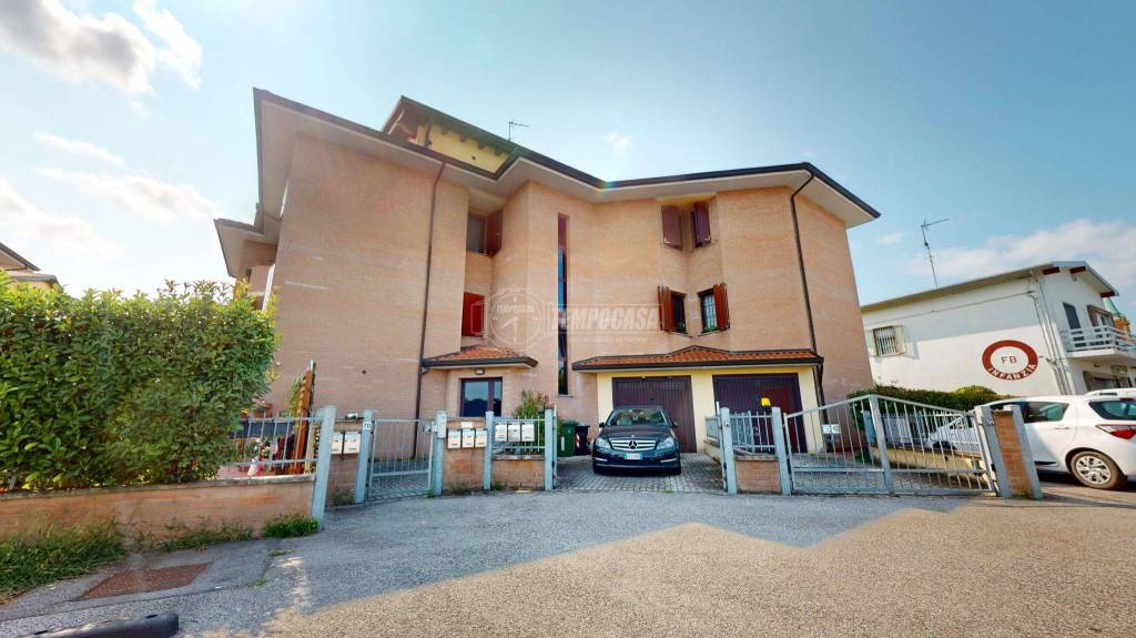 appartamento in vendita a Cento in zona Renazzo