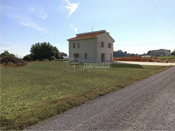 appartamento in vendita a Cento in zona Renazzo