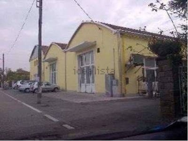 locale di sgombero in vendita a Cento