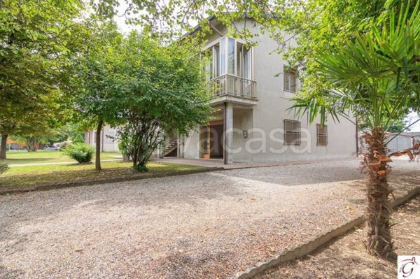 appartamento in vendita a Cento in zona Reno Centese