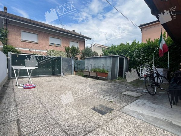 casa indipendente in vendita a Cento