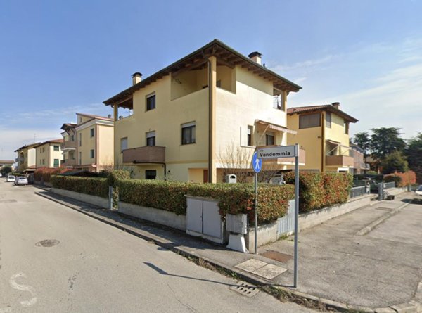 appartamento in vendita a Cento in zona Corporeno