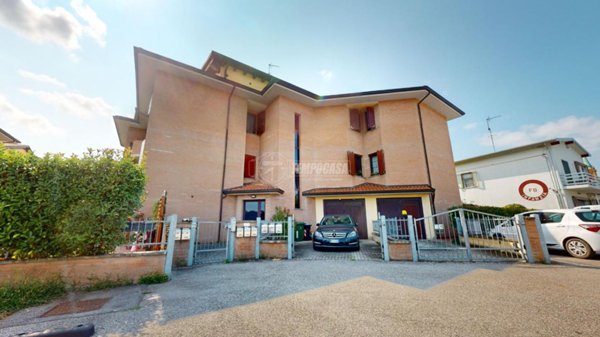 appartamento in vendita a Cento in zona Renazzo