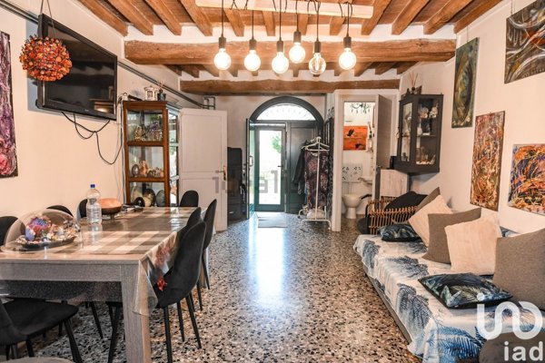 casa indipendente in vendita a Cento in zona Reno Centese