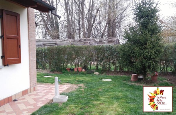 casa indipendente in vendita a Cento in zona Renazzo