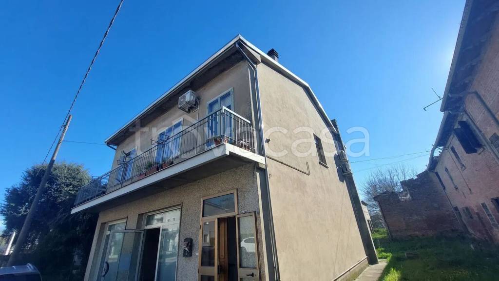 casa indipendente in vendita a Cento in zona Casumaro