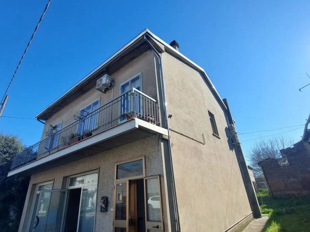 casa indipendente in vendita a Cento in zona Casumaro