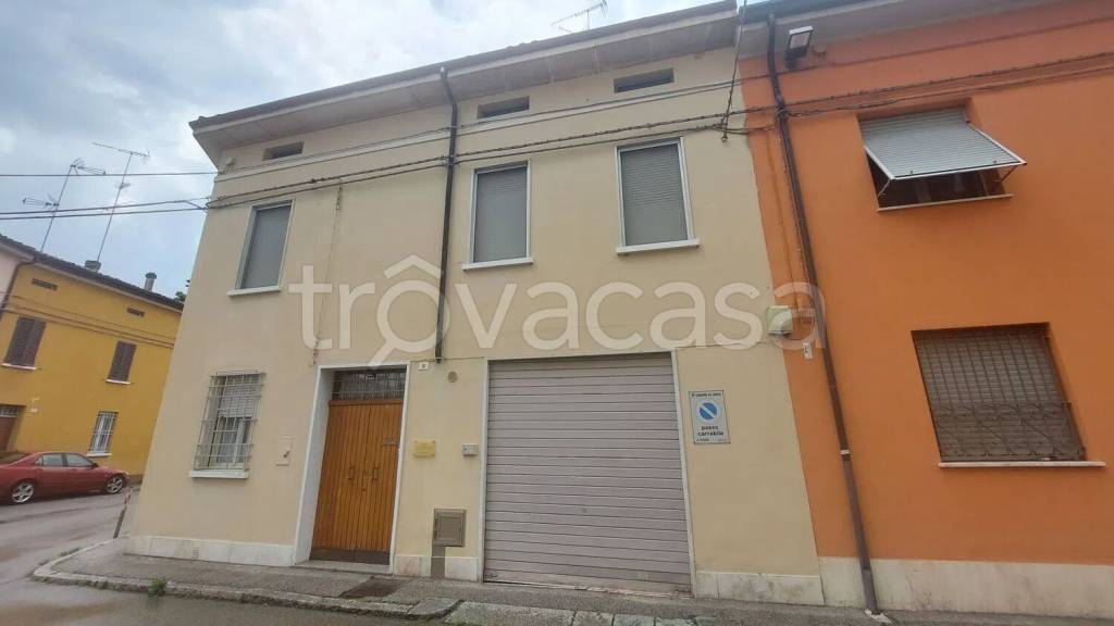 casa indipendente in vendita a Cento