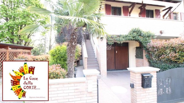 casa indipendente in vendita a Cento