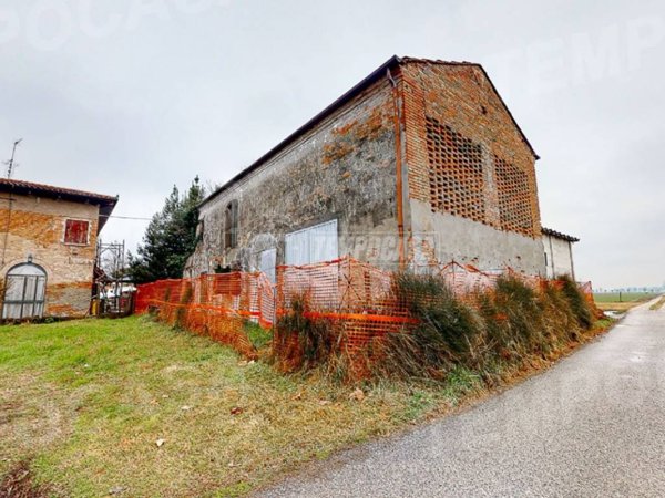 casa indipendente in vendita a Cento in zona Buonacompra