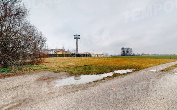 terreno agricolo in vendita a Cento in zona Buonacompra