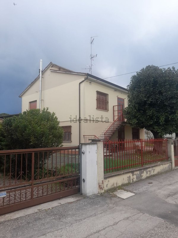 casa indipendente in vendita a Cento
