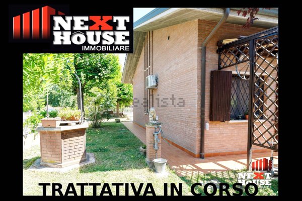 casa indipendente in vendita a Cento